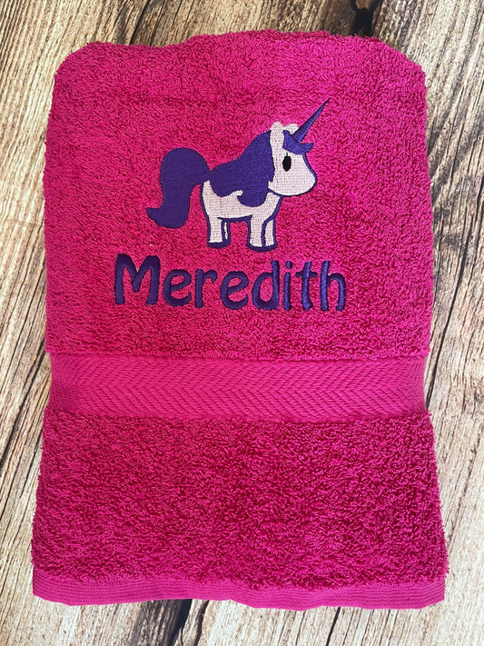 Embroidered personalised swimming or sports towel. Ideal gift // Unicorn